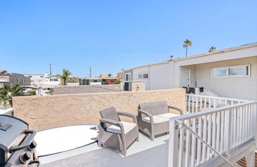 Balboa Peninsula Casa | Stylish 2Br Upstairs Cottage W Ac One House From Beach By Beachview Rentals