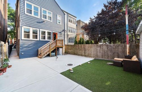 West Town Apartamento | Stylish 2BR Urban Retreat in River West