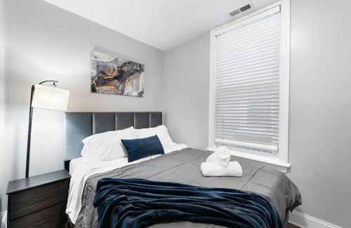 West Town Apartamento | Stylish 2BR Urban Retreat in River West