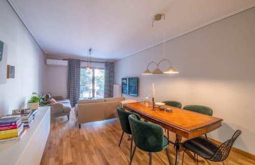 Agia Paraskevi Apartamento | Stylish 2BR with Balcony, Northern Suburbs