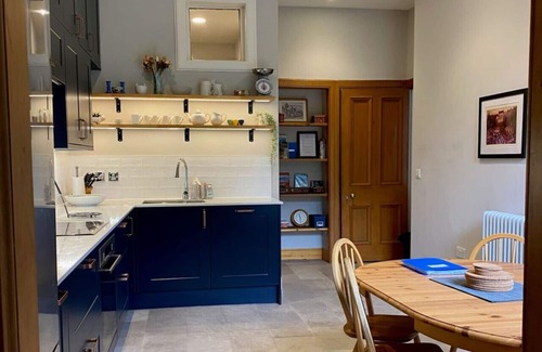 Marchmont Apartamento | Stylish 3 bed 2 bath Meadows main door garden apt