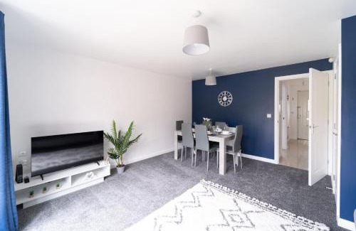 Gloucester Casa | Stylish 3-bed Gloucester house with Free Driveway Parking for 2 cars