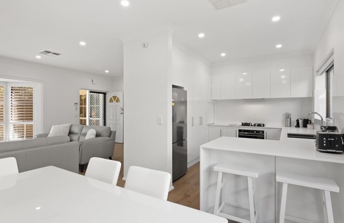 Glenelg South Casa | Stylish 3-Bed House Close to Attractions