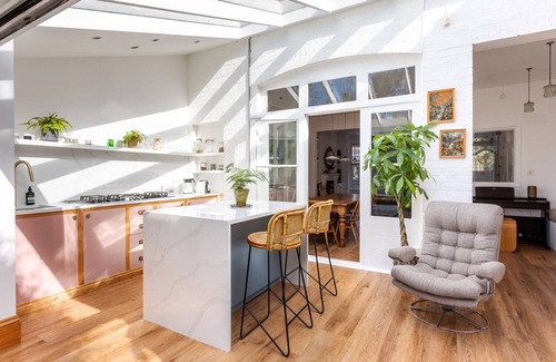 Dudden Hill Casa | Stylish 3-Bed Home with Garden in Dollis Hill
