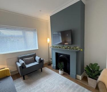 Portsmouth Apartamento | Stylish 3 Bed House in Fratton with Garden & Parking, Sleeps 6