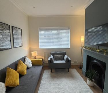 Portsmouth Apartamento | Stylish 3 Bed House in Fratton with Garden & Parking, Sleeps 6