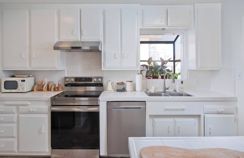 Gas Lamp Section Casa | Stylish, 3 Bedroom Beach House w/ Ocean Views
