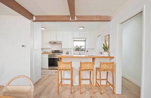 Gas Lamp Section Casa | Stylish, 3 Bedroom Beach House w/ Ocean Views