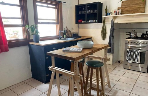 Upper Wakefield Casa | Stylish 3-bedroom cottage set amongst the vines