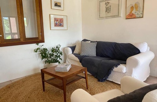 Upper Wakefield Casa | Stylish 3-bedroom cottage set amongst the vines