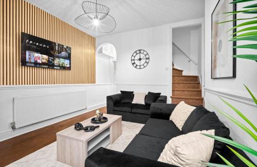 Birmingham Casa | Stylish 3-Bedroom Home with Garden & Convenient Parking 18M