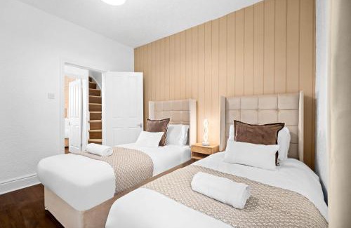 Birmingham Casa | Stylish 3-Bedroom Home with Garden & Convenient Parking 18M