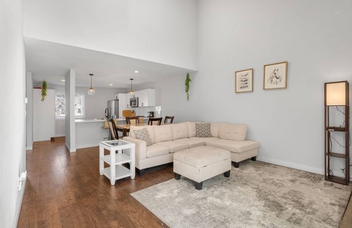 Heather Ridge Casa | Stylish 3-Bedroom Home with Golf Course Backyard