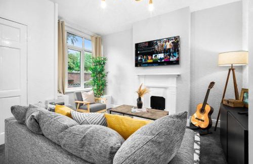 Birmingham Casa | Stylish 3 Bedroom House - 6 Guests - Garden - Parking - Netflix - Wifi - 17M