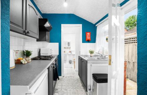 Birmingham Casa | Stylish 3 Bedroom House - 6 Guests - Garden - Parking - Netflix - Wifi - 17M