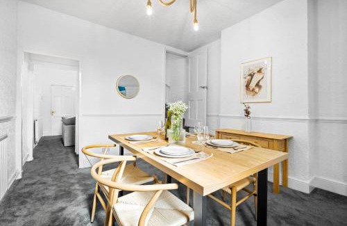 Birmingham Casa | Stylish 3 Bedroom House - 6 Guests - Garden - Parking - Netflix - Wifi - 17M