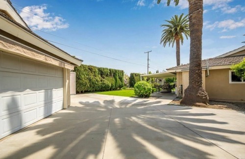 Southeast Anaheim Casa | Stylish 3-bedroom house with backyard & BBQ near Disneyland