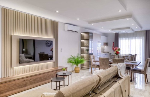 St. Andrew's Apartamento | ✨ Stylish 3-bedroom in Swieqi 🇲🇹 – just minutes from beaches, restaurants & nightlife 🌊🍴🎶. Your perfect Malta getaway awaits! 🌴☀️