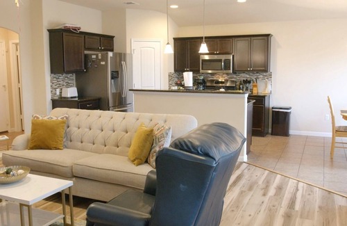 Kyle Casa | Stylish 3 Bedroom retreat near Downtown and Outlet
