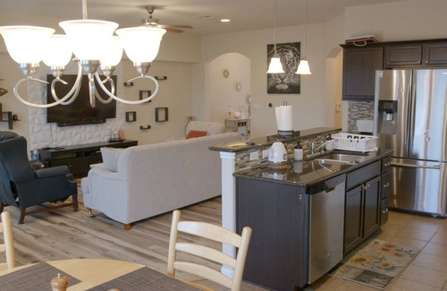Kyle Casa | Stylish 3 Bedroom retreat near Downtown and Outlet