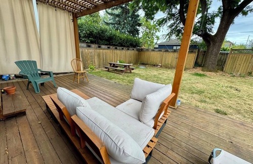 Kenton Casa | Stylish 3 Bedroom w/Spa + Yard