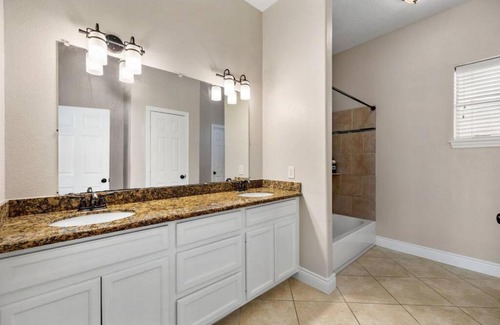 Cloverleaf Casa | Stylish 3 Bedroom With Tons of Games and 85 Inch TV