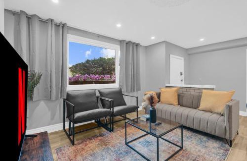 Whitby Apartamento | Stylish 3 BR Apt with Free Parking, Wifi and Patio
