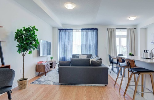Pickering Casa | Stylish 3BDR in Pickering's Heart | Free Parking