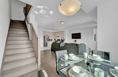 Milton Apartamento | Stylish 3BR 2.5 Bath Townhouse w/Patio & parking