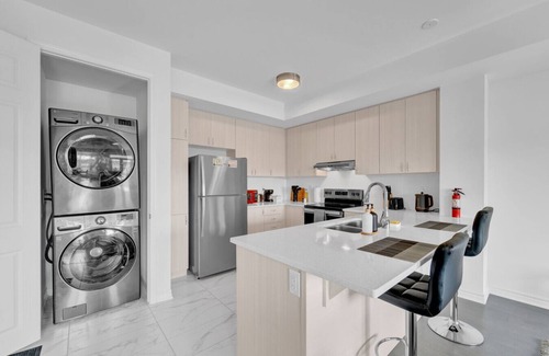 Milton Apartamento | Stylish 3BR 2.5 Bath Townhouse w/Patio & parking
