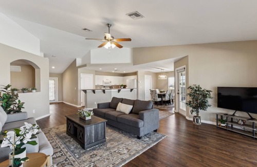 Burnt Store Casa | Stylish 3BR/2BA Retreat with Pool in Cape Coral