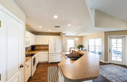 Burnt Store Casa | Stylish 3BR/2BA Retreat with Pool in Cape Coral