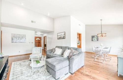 Raisin Casa | Stylish 3BR/2BA Retreat w/Pool! Dream Getaway