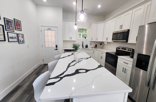 Sylvan Hills Apartamento | Stylish 3BR Apt w/King Suite