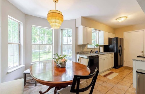 North Charleston Casa | Stylish 3BR home w/King Bed, backyard & Fire pit