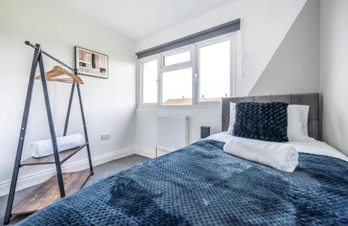 Langley Marish Apartamento | Stylish 3BR Home, Sleeps 5, Contractor Stay-Friendly, Near M25, Free Parking