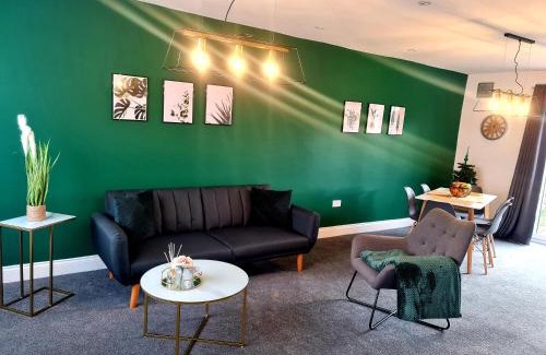 Langley Marish Apartamento | Stylish 3BR Home, Sleeps 5, Contractor Stay-Friendly, Near M25, Free Parking