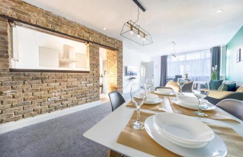 Langley Marish Apartamento | Stylish 3BR Home, Sleeps 5, Contractor Stay-Friendly, Near M25, Free Parking