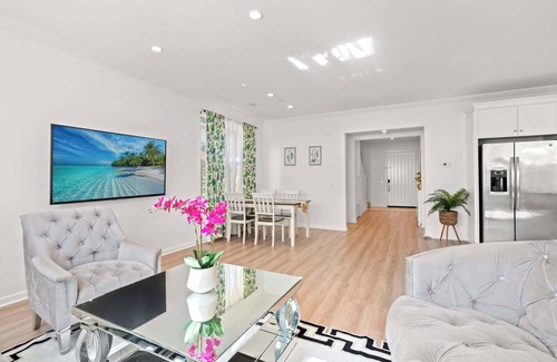 Tustin Casa | Stylish 3BR Irvine Oasis Family Friendly w Garage