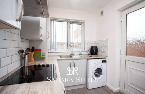 Blyth Casa | Stylish 3BR Retreat - Contractors Stay - Parking
