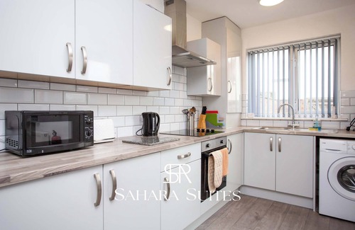 Blyth Casa | Stylish 3BR Retreat - Contractors Stay - Parking