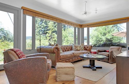 Occidental Casa | Stylish 3BR Retreat Close to Coast & Wineries