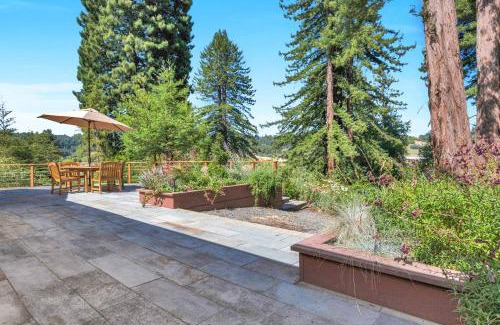 Occidental Casa | Stylish 3BR Retreat Close to Coast & Wineries