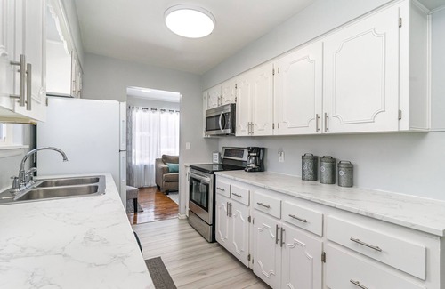 Saginaw Casa | Stylish 3BR, Sofa Sleeper, 2 Living Rooms, Fenced Yard, located Saginaw Township