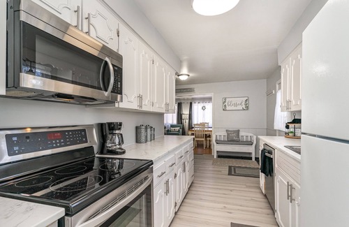 Saginaw Casa | Stylish 3BR, Sofa Sleeper, 2 Living Rooms, Fenced Yard, located Saginaw Township
