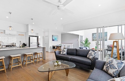 Camp Hill Apartamento | Stylish 3BR Townhouse CampHill - WiFi, Parking