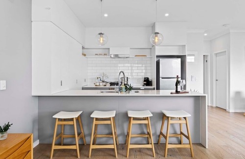 Camp Hill Apartamento | Stylish 3BR Townhouse CampHill - WiFi, Parking