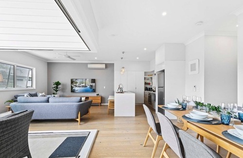 Camp Hill Apartamento | Stylish 3BR Townhouse CampHill - WiFi, Parking