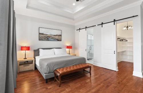 Seventh Ward Casa | Stylish 3BR w Parking Balcony Walk Everywhere