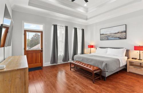 Seventh Ward Casa | Stylish 3BR w Parking Balcony Walk Everywhere